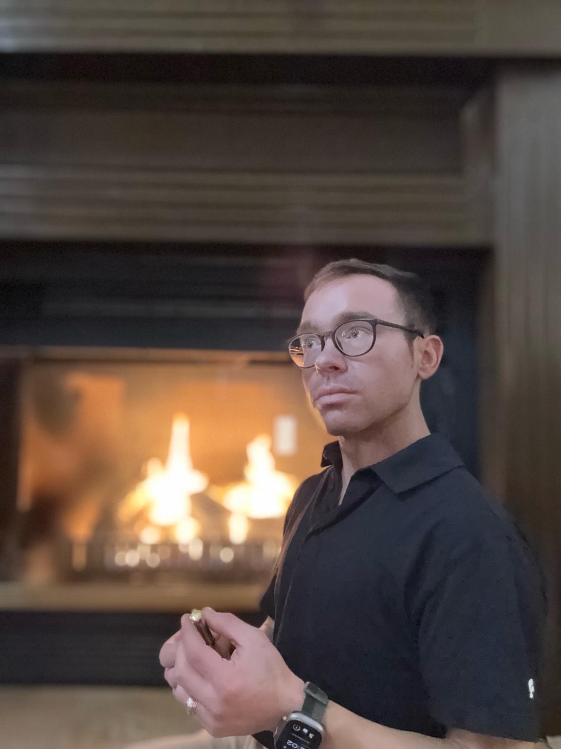 Room scene with crested tray on table and mountain view